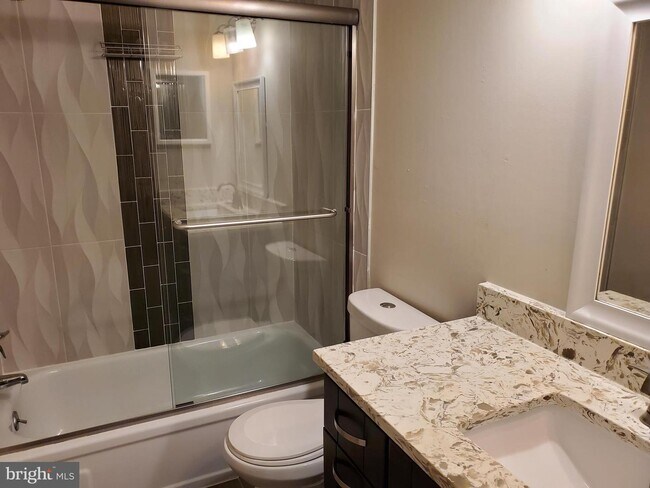 Foto del edificio - 870 Quince Orchard Blvd
