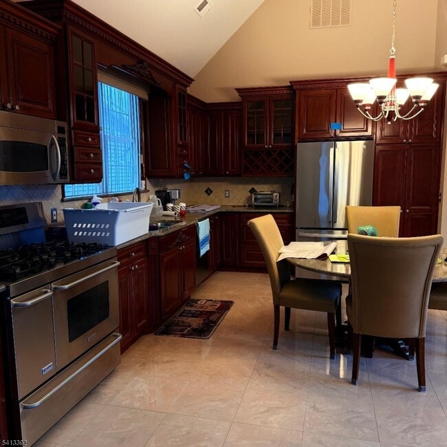 Building Photo - 424 Page Ave