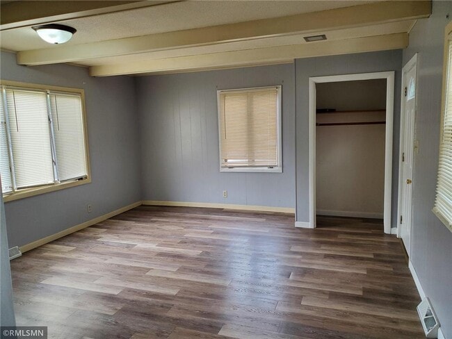 Building Photo - 407 5th Ave NE