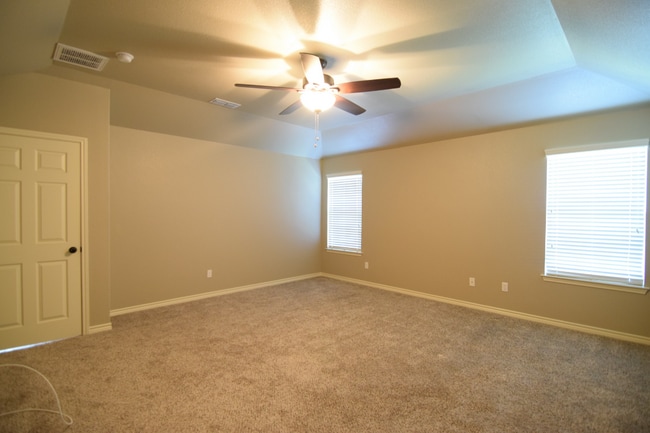 Building Photo - 1204 Redstone Dr