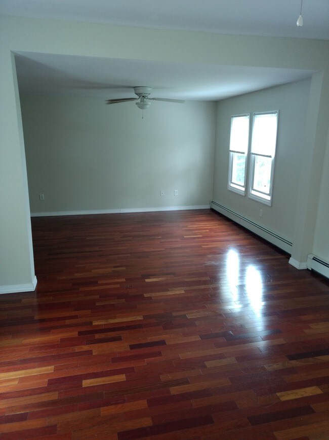 Living Room - 92 Kennedy Rd