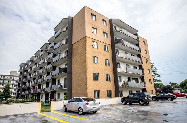 Photo du bâtiment - Lynden Gate Estates Apartments