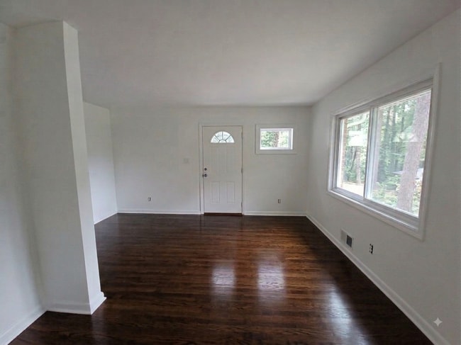 Building Photo - 1145 Arlington Pky NE