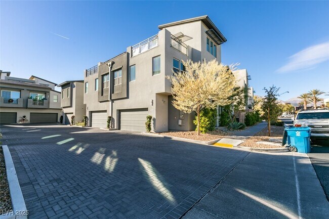Building Photo - 11323 Gravitation Dr