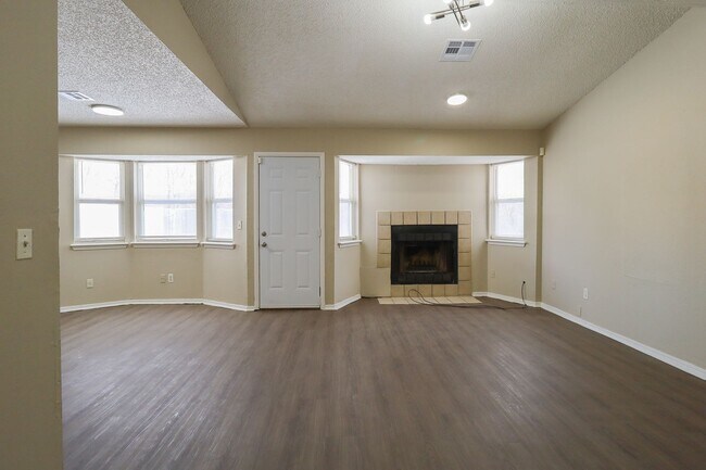 Foto del edificio - 3 Bed | 1 Bath in East Tulsa!
