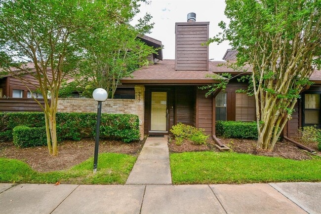 Building Photo - 2611 Grants Lake Blvd