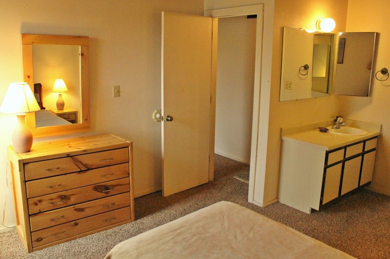 Primary Photo - Treehouse Condo- 2 Bedroom/2 Bath Unit wit...