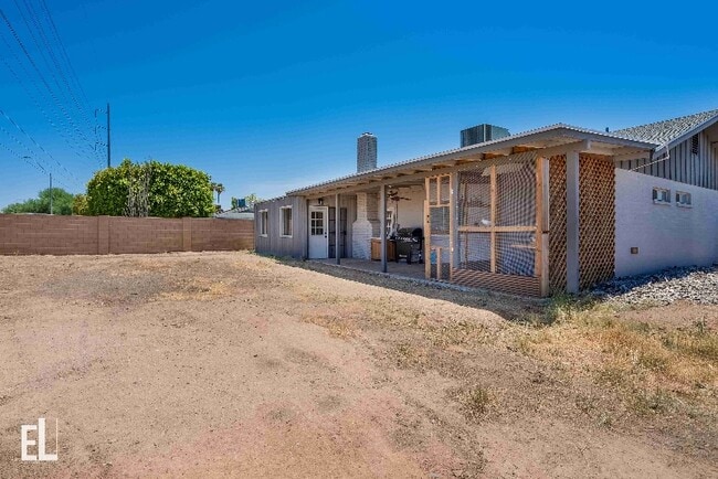 Building Photo - 2954 W Villa Theresa Dr