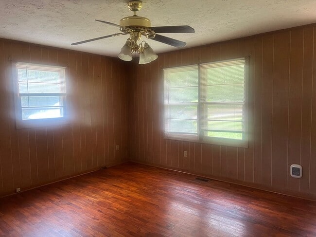 Foto del edificio - 239 Roy Mason Ln