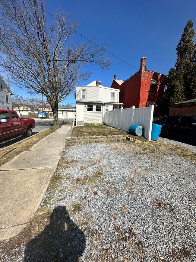 Building Photo - Lebanon Single Family Home