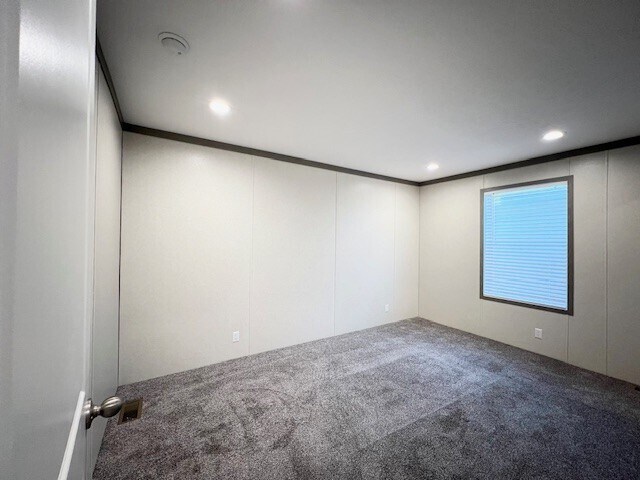 Foto del edificio - 25160 Nuway Ave