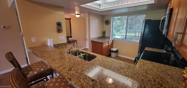 Foto del edificio - 13090 Cross Creek Ct