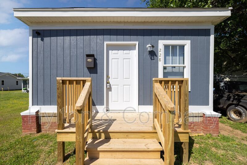 228 S 11th Ave, Hopewell, VA 23860 Condo for Rent in Hopewell, VA