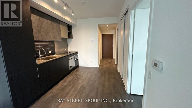 Photo du bâtiment - 1000 Portage Pkwy