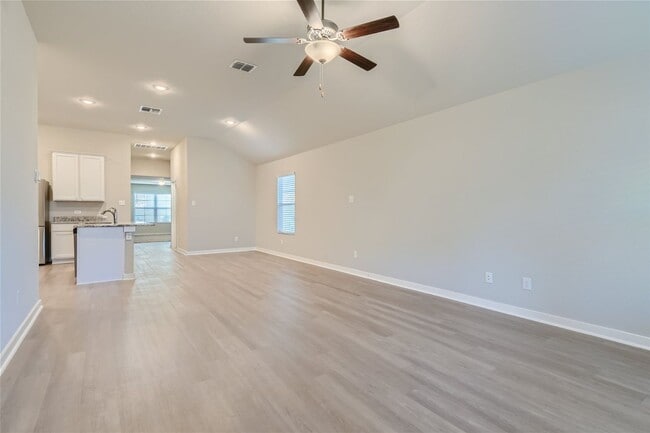 Building Photo - Gorgeous 2 bedroom rental! Half off of the first full month’s rent for applications submitted by ...