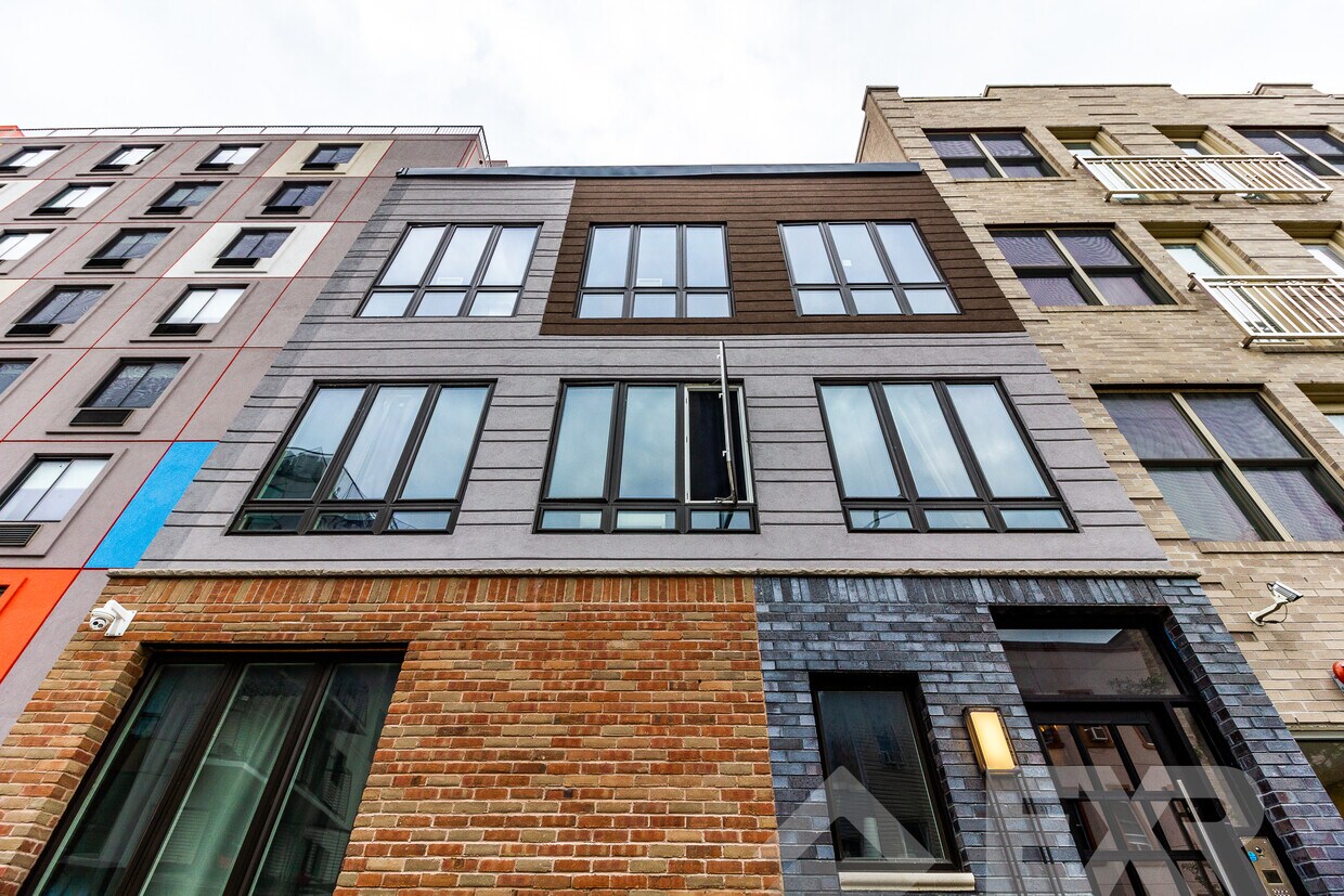 Primary Photo - 30 Fayette St