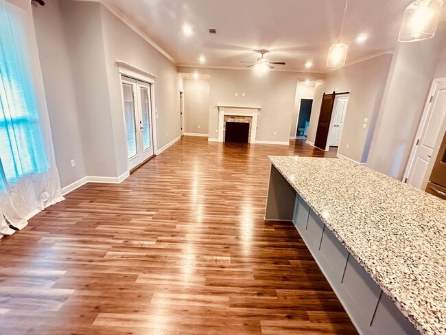 Building Photo - An Amazing Rental Home Waiting For You To Make It Yours!