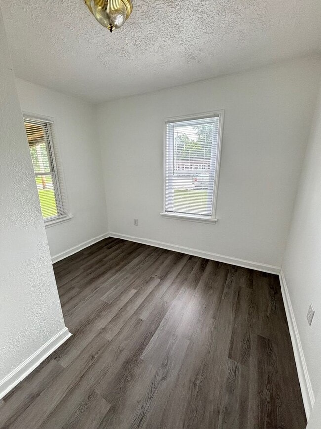 Building Photo - 418 N High St