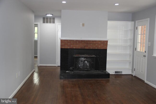 Building Photo - 10616 Moores Ln
