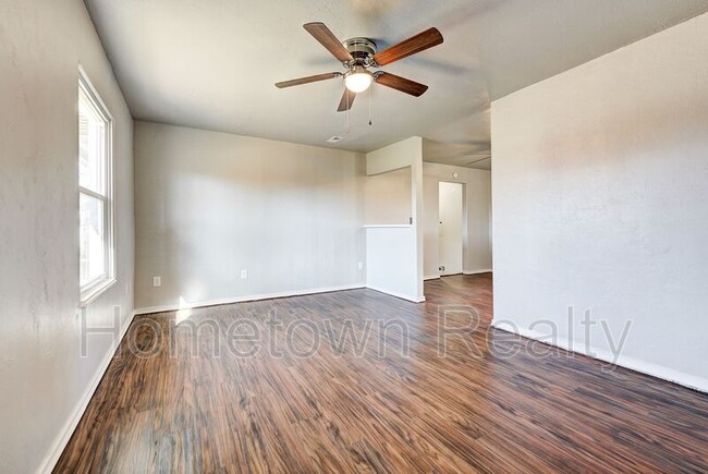 Building Photo - 12813 NE 37th St
