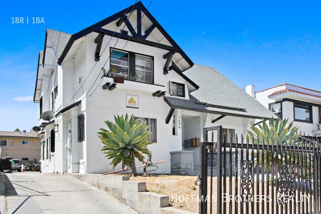 Foto del edificio - 2694 James M Wood Blvd