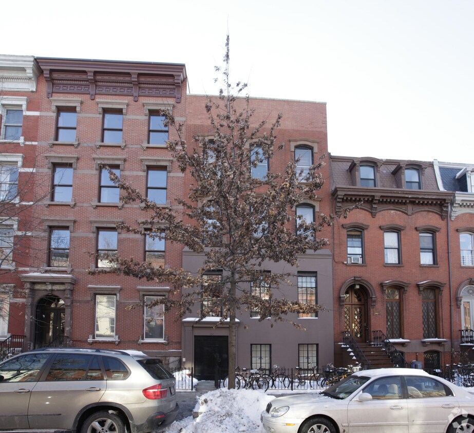 Building Photo - 102 Kent St