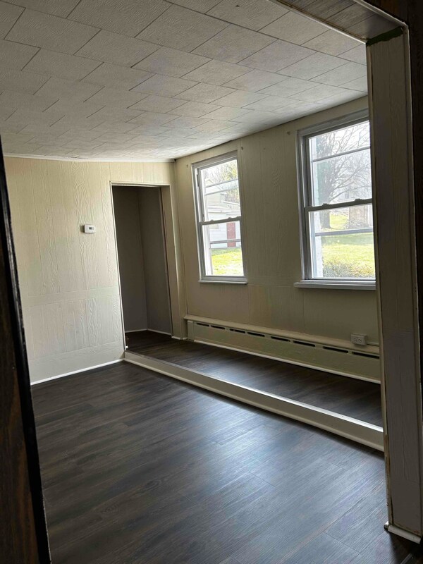 Building Photo - 385 Carver St