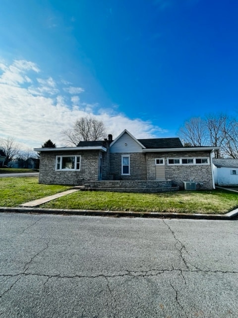Building Photo - 415 E Cedar St