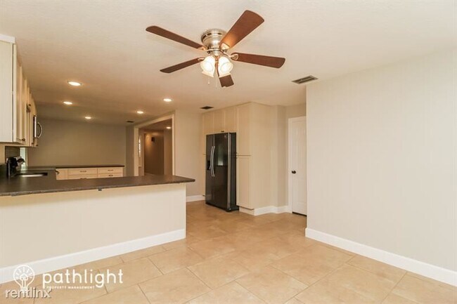 Building Photo - 3 br, 2 bath House - 800 N Sunset Drive UNIT