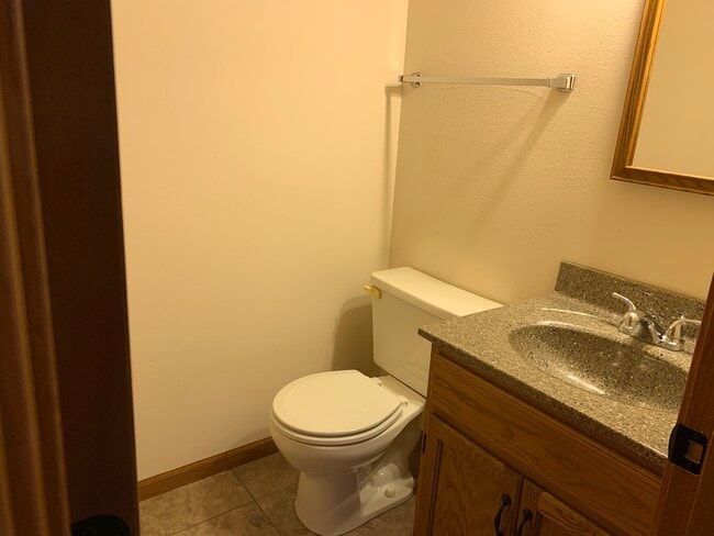 Building Photo - 100 Rolling Oaks Dr