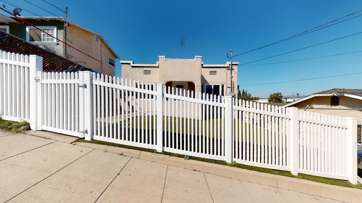 Modern & Spacious Home in East LA – Great Value and Prime Location! - Modern & Spacious Home in East LA – Great Value and Prime Location!