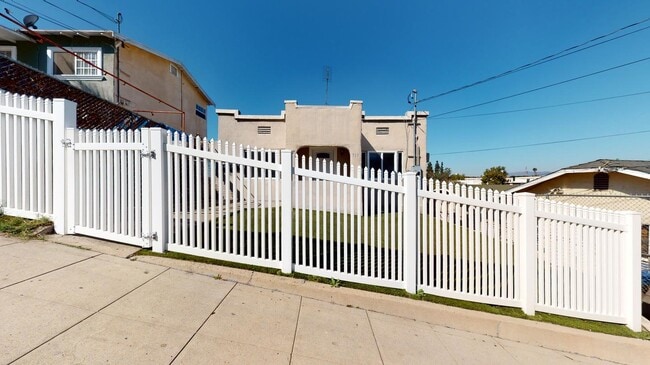 Modern & Spacious Home in East LA – Great Value and Prime Location! - Modern & Spacious Home in East LA – Great Value and Prime Location!
