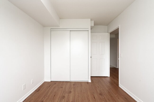 Building Photo - 333 Sidney Belsey Crescent