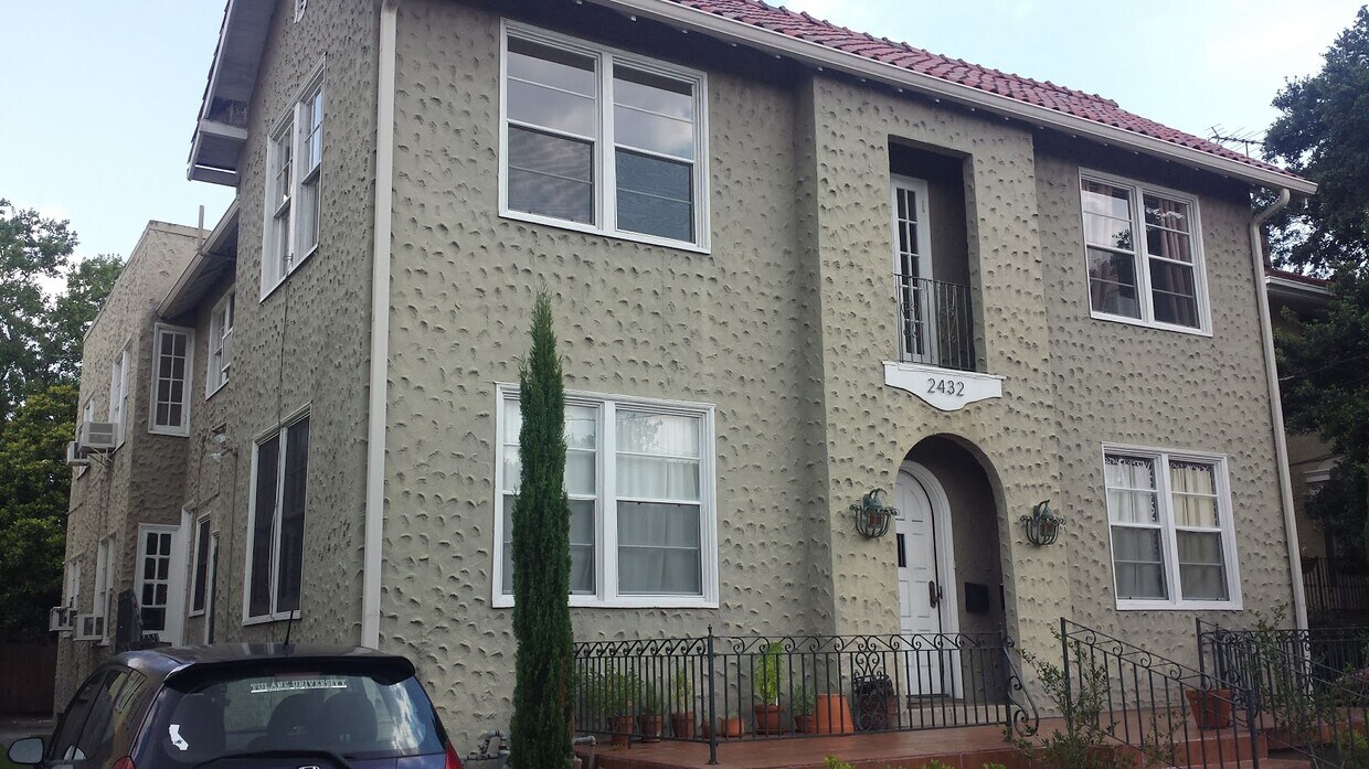 Foto principal - 2432 Broadway St