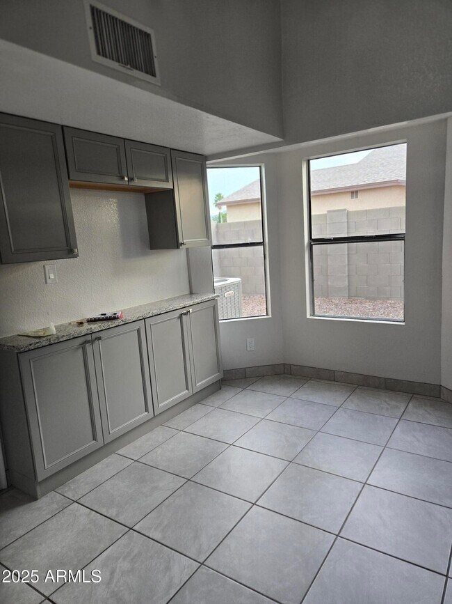 Foto del edificio - 3282 Ridge Crest St