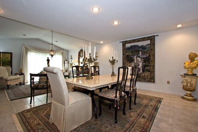 Living/Dining - 500 Edwards Blvd