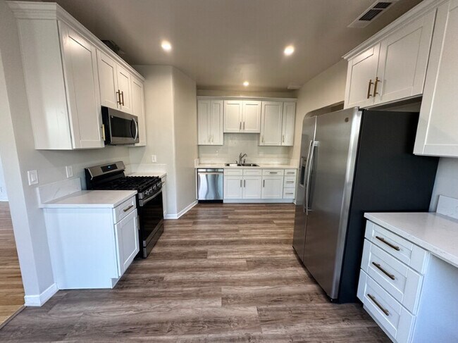 Kitchen - 224 N Jackson St