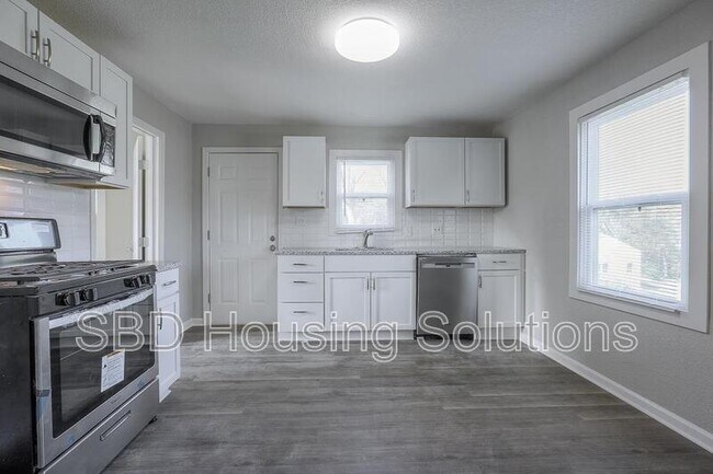 Building Photo - 2914 Stark Ave