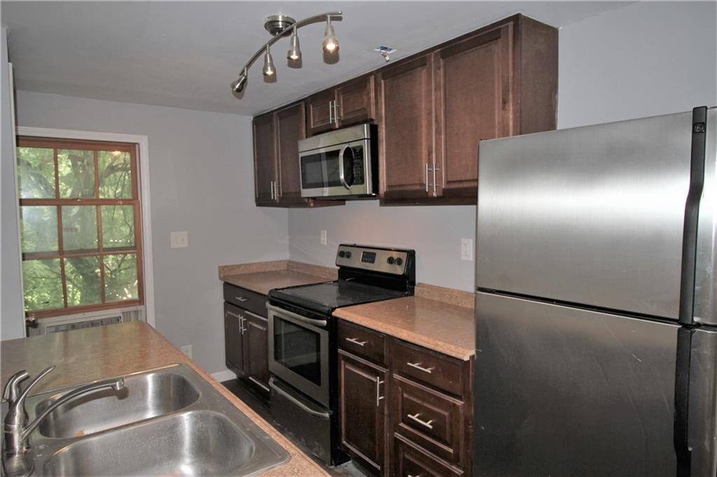 Foto principal - 2054 E Roxboro Rd NE