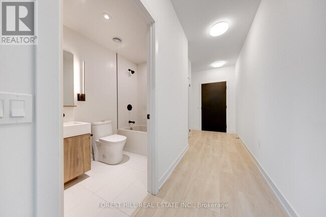 Photo du bâtiment - 117-1117 Broadway Ave
