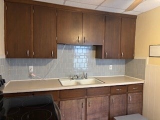 Foto del edificio - 261 Pulaski Blvd