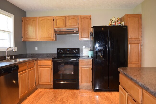 Foto del edificio - Beautiful 3 Bedroom, 2 Bathroom Home On Mi...
