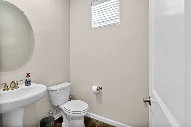 Building Photo - Spacious 5 Bedroom Home in Bremerton