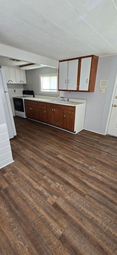 Building Photo - 2 Bed/1 Bath - Yorktown School District!