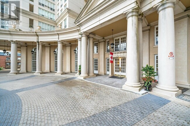 Building Photo - 2285-2285 Lake Shore Blvd W
