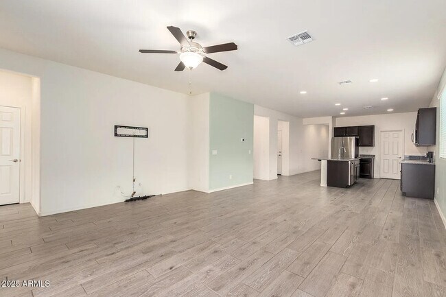 Foto del edificio - 3227 W Carter Rd
