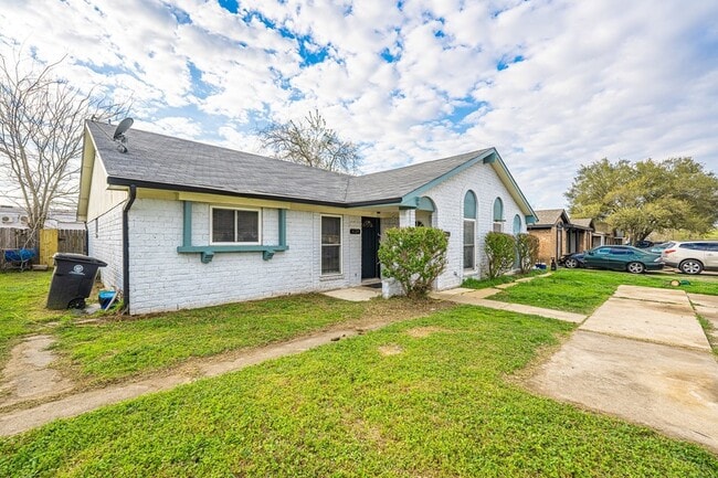 Foto del edificio - 8124 Beech Cove Ln