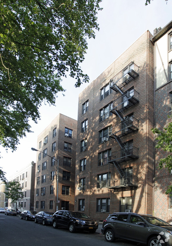 Building Photo - 618 E 21st St