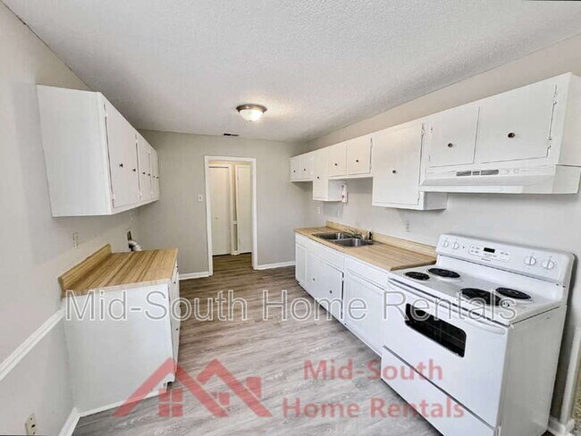 Building Photo - 3899 Kerwin Dr