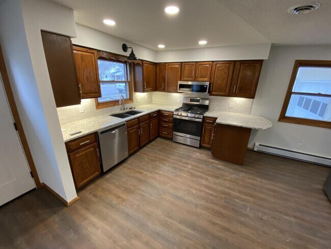 Building Photo - 711 McKinley St